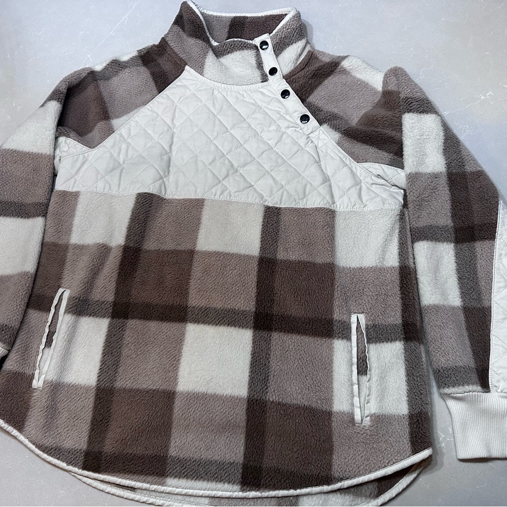 Abercrombie & Fitch Quilted Fleece Jacket in Cream and Tan, Large
